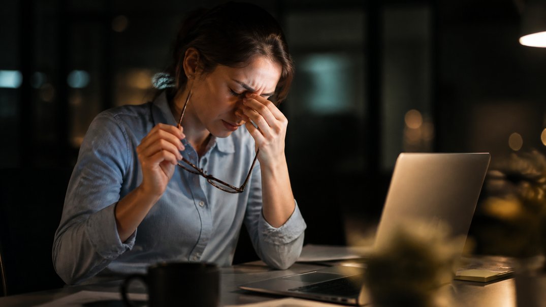 screen time before bed hurts sleep quality